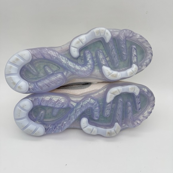 Nike Women’s Light Beige Knit Sneakers with Gray Swoosh - Picture 8 of 9